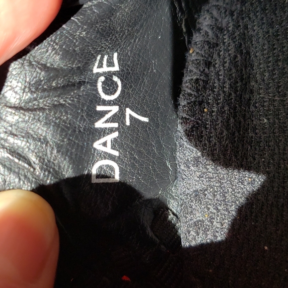 Rainbow sole running sneakers. Size 7 - Picture 2 of 10